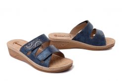 Inblu PV-15 004 Granatowy, klapki damskie. Niebieskie klapki damskie Inblu, bez wzorów, bez obcasa, na koturnie, bez zapięcia. Za 83.99 zł.