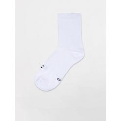 Skarpetki do połowy łydki TBS Midsoc. Białe skarpetki damskie TBS, bez wzorów. Za 218.50 zł.