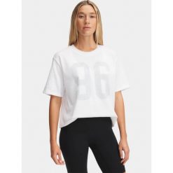 T-Shirt Damski Under Armour Koszulka Sportowa z Nadrukiem. Białe koszulki sportowe damskie Under Armour, bez wzorów, bez ramiączek, na fitness i siłownię. Za 179.99 zł.