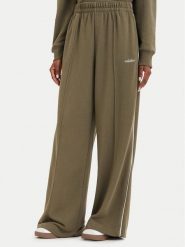 Adidas Spodnie dresowe Seasonal Essentials Colorpop KV6864 Zielony ciemny Wide Fit. Zielone spodnie dresowe damskie Adidas, xs, bez wzorów, z bawełny. Za 239.99 zł.
