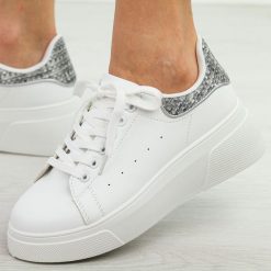 Biało szare sportowe buty damskie McBraun 23290. Białe obuwie sportowe casual damskie McBraun, z jeansu. Za 99.00 zł.