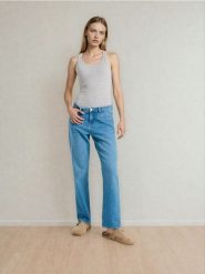 Jeansy straight leg push-up z efektem sprania - niebieski. Niebieskie jeansy damskie Sinsay. Za 69.99 zł.