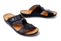 DR BRINKMANN 700670-1 schwarz, klapki profilaktyczne damskie. Czarne klapki damskie Dr. Brinkmann, bez wzorów, bez obcasa, bez zapięcia. Za 250.67 zł.