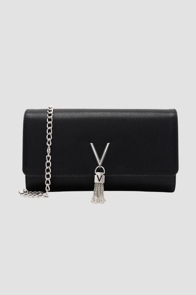 VALENTINO Czarna kopertówka Divina Pochette. Czarne torebki wieczorowe damskie Valentino by Mario Valentino, bez wzorów, bez dodatków. W wyprzedaży za 180.99 zł.