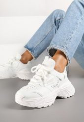 Białe Sneakersy w Streetwearowym Stylu na Tłoczonej Podeszwie Nelasea. Białe obuwie sportowe damskie Renee, z jeansu, bez zapięcia. Za 109.99 zł.