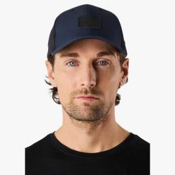 Czapka z daszkiem Unisex Swedemount Nordkap Trucker Cap II. Niebieskie czapki z daszkiem damskie SWEDEMOUNT, bez wzorów. W wyprzedaży za 71.99 zł.