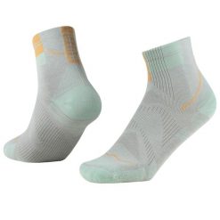 Skarpetki sportowe dla dorosłych BUFF Coolnet Quarter Socks. Zielone skarpetki damskie Buff, bez wzorów, z elastanu. Za 99.99 zł.