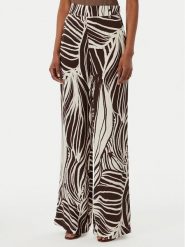 Guess Spodnie materiałowe W6GB19 W1972 Brązowy Regular Fit. Brązowe spodnie materiałowe damskie Guess, z aplikacjami, z materiału. Za 474.99 zł.