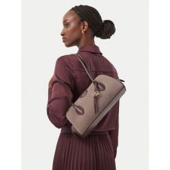 Torebka Calvin Klein. Brązowe torebki klasyczne damskie Calvin Klein, bez dodatków. Za 699.99 zł.