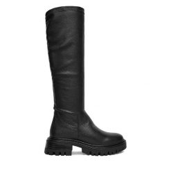 Kozaki Lasocki. Czarne kozaki damskie Lasocki, bez obcasa, na płaskiej podeszwie, bez zapięcia. Za 319.99 zł.