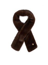 Guess Szalik AW5667 POL03 Brązowy ciemny. Brązowe szaliki damskie Guess, z aplikacjami, z poliesteru. Za 234.99 zł.