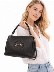 Florence Bags Skórzana torebka "Hoppo" w kolorze czarnym - 32 x 26 x 11 cm rozmiar: onesize. Czarne torebki klasyczne damskie Florence Bags, z materiału, bez dodatków. Za 382.99 zł.