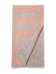 Hey Marly Wełniany szal "Signature" w kolorze pomarańczowym - 200 x 55 cm rozmiar: onesize. Pomarańczowe szaliki damskie Hey Marly, bez wzorów, z kaszmiru. Za 275.40 zł.