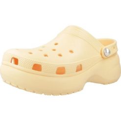 Klapki Crocs Model Classic Platform Pearlclog Kolor Pomarańczowy. Brązowe klapki damskie Crocs, bez wzorów, z gumy, bez obcasa, bez zapięcia. W wyprzedaży za 281.60 zł.