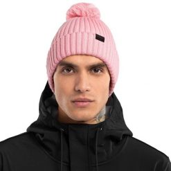 Zimowa czapka z pomponem Sporty zimowe Siroko Lulu. Czerwone czapki damskie SIROKO, na zimę, z aplikacjami, z materiału. Za 128.00 zł.
