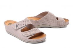 DR. BRINKMANN 700568-81 beżowy, klapki profilaktyczne damskie. Brązowe klapki damskie Dr. Brinkmann, bez wzorów, bez obcasa, bez zapięcia. Za 329.90 zł.