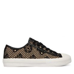 Trampki Guess. Czarne trampki damskie Guess, z aplikacjami, bez zapięcia. Za 419.99 zł.