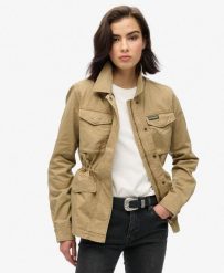 Kurtka Militarna M65 SUPERDRY. Brązowe kurtki damskie Superdry, m, bez wzorów, z bawełny, bez kaptura. Za 447.95 zł.