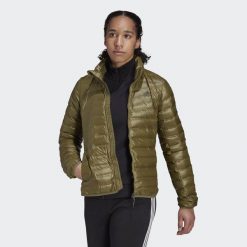 Kurtka adidas Varilite, Kobiety. Zielone kurtki damskie Adidas, m, bez wzorów, z poliesteru, bez kaptura. Za 590.00 zł.