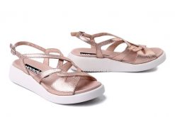 WONDERS C-6550 rame, sandały damskie. Czerwone sandały damskie Wonders, bez wzorów, bez obcasa, bez zapięcia. Za 539.90 zł.