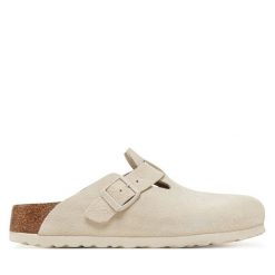Klapki Birkenstock. Białe klapki damskie Birkenstock, bez wzorów, z zamszu, bez obcasa, bez zapięcia. Za 649.99 zł.
