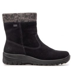 Botki Rieker. Czarne botki damskie Rieker, bez obcasa, na płaskiej podeszwie, bez zapięcia. Za 265.99 zł.