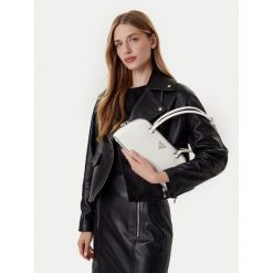 Torebka Guess. Białe torebki klasyczne damskie Guess, bez dodatków. Za 324.99 zł.