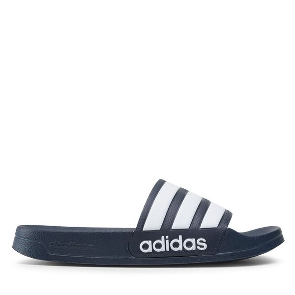 Klapki adidas. Niebieskie klapki damskie Adidas, bez wzorów, bez obcasa, bez zapięcia. Za 89.99 zł.