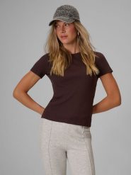 4F T-shirt slim z prążkowanej dzianiny damski - brązowy XL. Brązowe t-shirty damskie 4F, uniwersalny, bez wzorów, z bawełny, bez kołnierzyka. Za 49.99 zł.