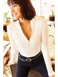 Olalook Koszulka w kolorze kremowym rozmiar: L. Brązowe koszulki damskie Olalook, l, bez wzorów, bez kołnierzyka, bez ramiączek. Za 56.99 zł.