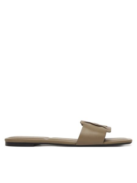Calvin Klein Klapki Square Flat Sandal Emblem HW0HW03128 Beżowy. Brązowe klapki damskie Calvin Klein, bez wzorów, ze skóry, bez obcasa, bez zapięcia. Za 237.99 zł.