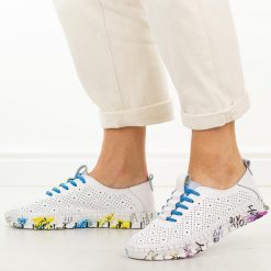 Białe ażurowe skórzane półbuty damskie Vinceza 102656. Białe półbuty damskie VINCEZA, na lato, w ażurowe wzory, z jeansu, z okrągłym noskiem, bez obcasa, na płaskiej podeszwie, bez zapięcia. Za 219.00 zł.