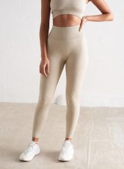Damskie legginsy bezszwowe, prążkowane, wysoki stan, squat proof beżowe. Brązowe legginsy damskie Aim'n, xs, bez wzorów, z dzianiny. Za 254.00 zł.