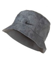 Nike Kapelusz w kolorze szarym rozmiar: M/L. Szare kapelusze damskie Nike, bez wzorów, z materiału. Za 140.53 zł.