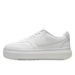Buty do chodzenia damskie Nike Court Vision Alta. Białe obuwie sportowe casual damskie Nike, z materiału, trekkingowe, Nike Court. Za 514.00 zł.