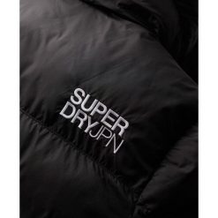 Damska kurtka puchowa Superdry 5 Baffle. Czarne kurtki damskie Superdry, bez wzorów, z puchu, bez kaptura. W wyprzedaży za 482.00 zł.