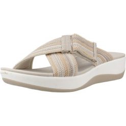 Sandały CLARKS 26176959C Beżowy. Brązowe sandały damskie Clarks, bez wzorów, z tkaniny, bez obcasa, bez zapięcia. Za 134.99 zł.