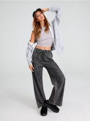 Jeansy high waist z szerokimi nogawkami - szary. Szare jeansy damskie Sinsay, z podwyższonym stanem. Za 59.99 zł.