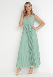 Zielona Plisowana Sukienka Maxi z Gumką w Pasie i Materiałowym Paskiem Biak. Zielone sukienki damskie Born2be, bez wzorów, z materiału, eleganckie, bez ramiączek. Za 149.99 zł.