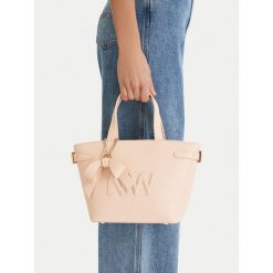 Torebka Nine West. Czerwone torebki klasyczne damskie Nine West, bez dodatków. Za 329.99 zł.