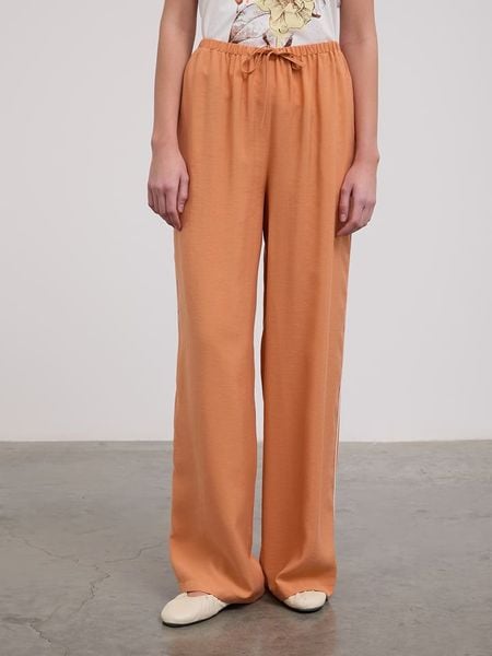 BGN Spodnie w kolorze pomarańczowym rozmiar: 40. Pomarańczowe spodnie materiałowe damskie BGN, bez wzorów, z materiału. Za 104.89 zł.