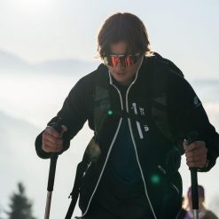 Polarowa kurtka – Czarna. Czarne kurtki damskie FEROCE, l, bez wzorów, z polaru, bez kaptura. Za 235.53 zł.