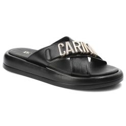 Czarne Klapki Carinii Modne Buty Damskie. Czarne klapki damskie Carinii, bez wzorów, z materiału, bez obcasa, bez zapięcia. Za 399.00 zł.