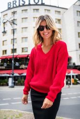 Klasyczny Sweter z Dekoltem w Szpic - Pomarańczowy. Brązowe swetry klasyczne damskie MOE, l, z materiału, bez kołnierzyka. Za 208.90 zł.