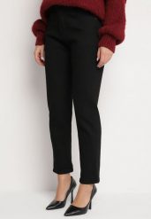 Czarne Jeansy o Kroju Mom Fit z Bawełną i Wysokim Stanem Tasemi. Czarne jeansy damskie Born2be, bez wzorów, z bawełny. Za 29.99 zł.