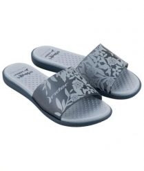 Klapki sportowe damskie Rider Splash VI. Niebieskie klapki damskie Rider, bez wzorów, z gumy, bez obcasa, bez zapięcia. Za 113.90 zł.
