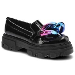 Półbuty damskie Carinii, na grubej podeszwie z ozdobnym detalem, czarne, B7937_-037-000-000-E33. Czarne półbuty damskie Carinii, bez wzorów, ze skóry, bez obcasa, bez zapięcia. Za 359.00 zł.