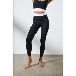 Legginsy do jogi Moonholi Basic z długimi nogawkami. Czarne legginsy damskie MOONHOLI, l, bez wzorów, na jogę i pilates. Za 359.00 zł.