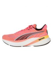 Puma Buty "Magnify NITRO 2" w kolorze czerwonym do biegania rozmiar: 38,5. Czerwone obuwie sportowe damskie Puma, z gumy, do biegania. Za 289.88 zł.