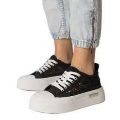 Czarne trampki sneakersy damskie ażurowe. Czarne trampki damskie w ażurowe wzory, z gumy, bez zapięcia. Za 96.19 zł.